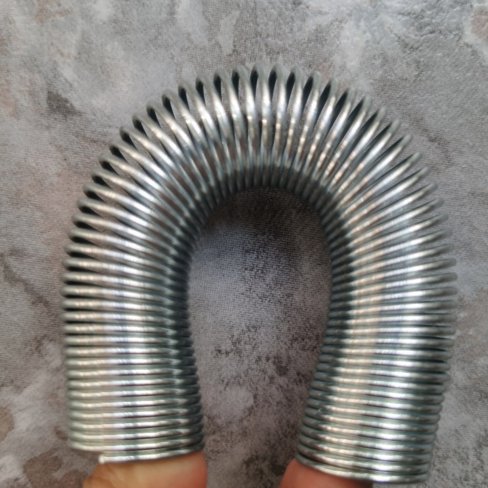 ¿Para qué se utiliza el protector de manguera con resorte de acero?